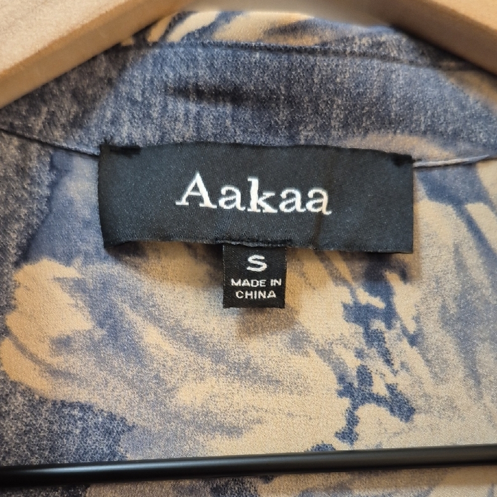 Aakaa Blue and Cream Patterned Garment